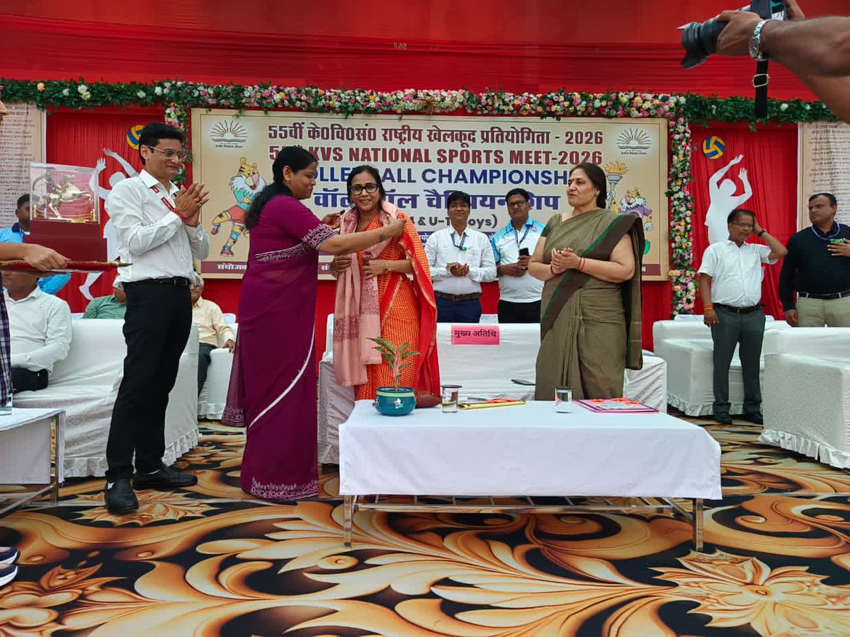K3jhansi's tweet photo. 55th KVS National Sports Meet – Volleyball (Boys)
The championship was inaugurated by Ms. Chandana Mandal, Additional Commissioner (Acad), KVS (HQ), New Delhi, and was presided over by Ms. Indira Mudgal, DC, KVS RO Agra.
#KVS #BoysVolleyball #KVSROAgra  #KVSHQ 
@KvsAgra https://t.co/ZRi2TLTOk3