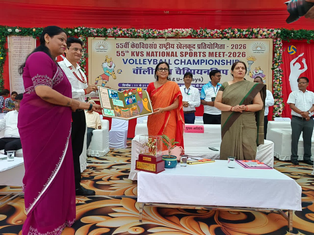 K3jhansi's tweet photo. 55th KVS National Sports Meet – Volleyball (Boys)
The championship was inaugurated by Ms. Chandana Mandal, Additional Commissioner (Acad), KVS (HQ), New Delhi, and was presided over by Ms. Indira Mudgal, DC, KVS RO Agra.
#KVS #BoysVolleyball #KVSROAgra  #KVSHQ 
@KvsAgra https://t.co/ZRi2TLTOk3