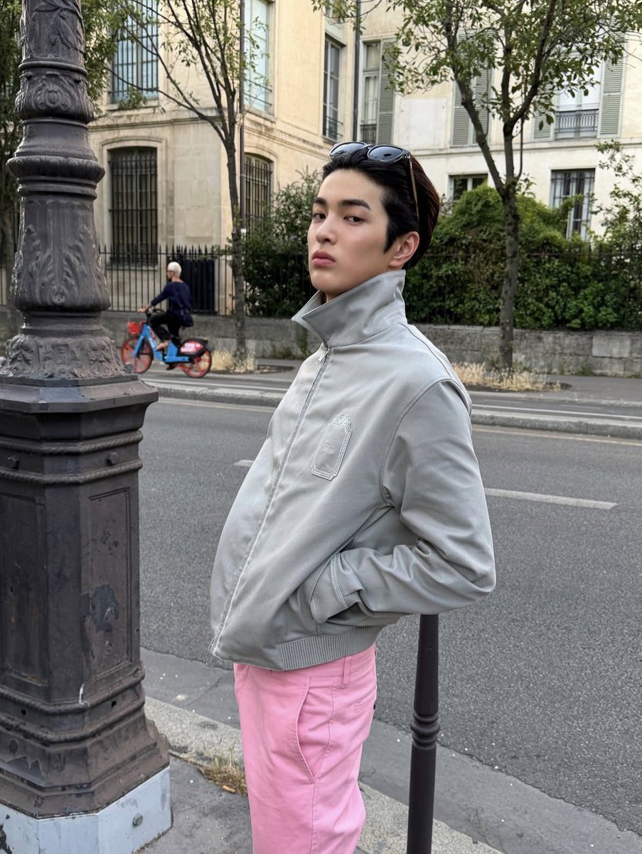 Yingshuy___'s tweet photo. @AHNKEONHOGLOBAL KEONHO turned every moment of his first year into unforgettable KEONHOLORE and made his KEONHO ERA a beautiful journey across his KEONHORBIT

ONE YEAR OF ACE KEONHO

#TheWorldMetKeonho

#건호가_물든_시간

#FirstYearOutsideTheLines

#KEONHO #건호 https://t.co/xEmlmTCdKE