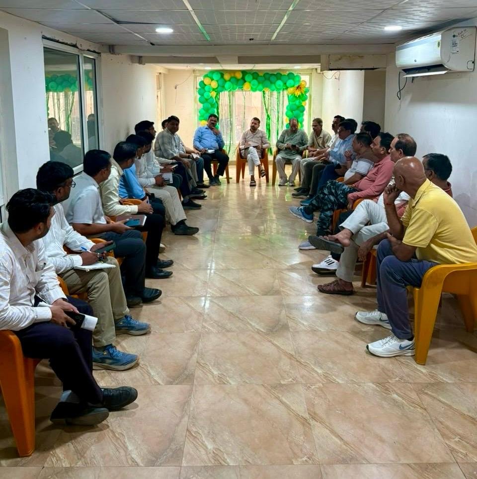 Arpit4BJP's tweet photo. आज चाई-5 सेक्टर में जनसमस्याओं को लेकर महत्वपूर्ण बैठक की।
ग्रेटर नोएडा प्राधिकरण के अधिकारियों के समक्ष सेक्टरवासियों की विभिन्न समस्याओं को प्रमुखता से रखा, जिस पर अधिकारियों द्वारा शीघ्र समाधान का आश्वासन दिया गया।
#GreaterNoida #Chi5 #GautamBuddhNagar #जनसेवा https://t.co/0MPQsn5yDC