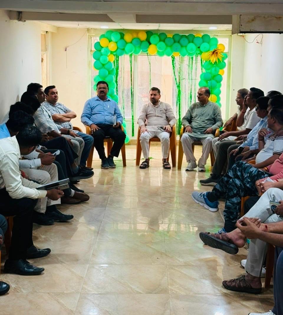 Arpit4BJP's tweet photo. आज चाई-5 सेक्टर में जनसमस्याओं को लेकर महत्वपूर्ण बैठक की।
ग्रेटर नोएडा प्राधिकरण के अधिकारियों के समक्ष सेक्टरवासियों की विभिन्न समस्याओं को प्रमुखता से रखा, जिस पर अधिकारियों द्वारा शीघ्र समाधान का आश्वासन दिया गया।
#GreaterNoida #Chi5 #GautamBuddhNagar #जनसेवा https://t.co/0MPQsn5yDC