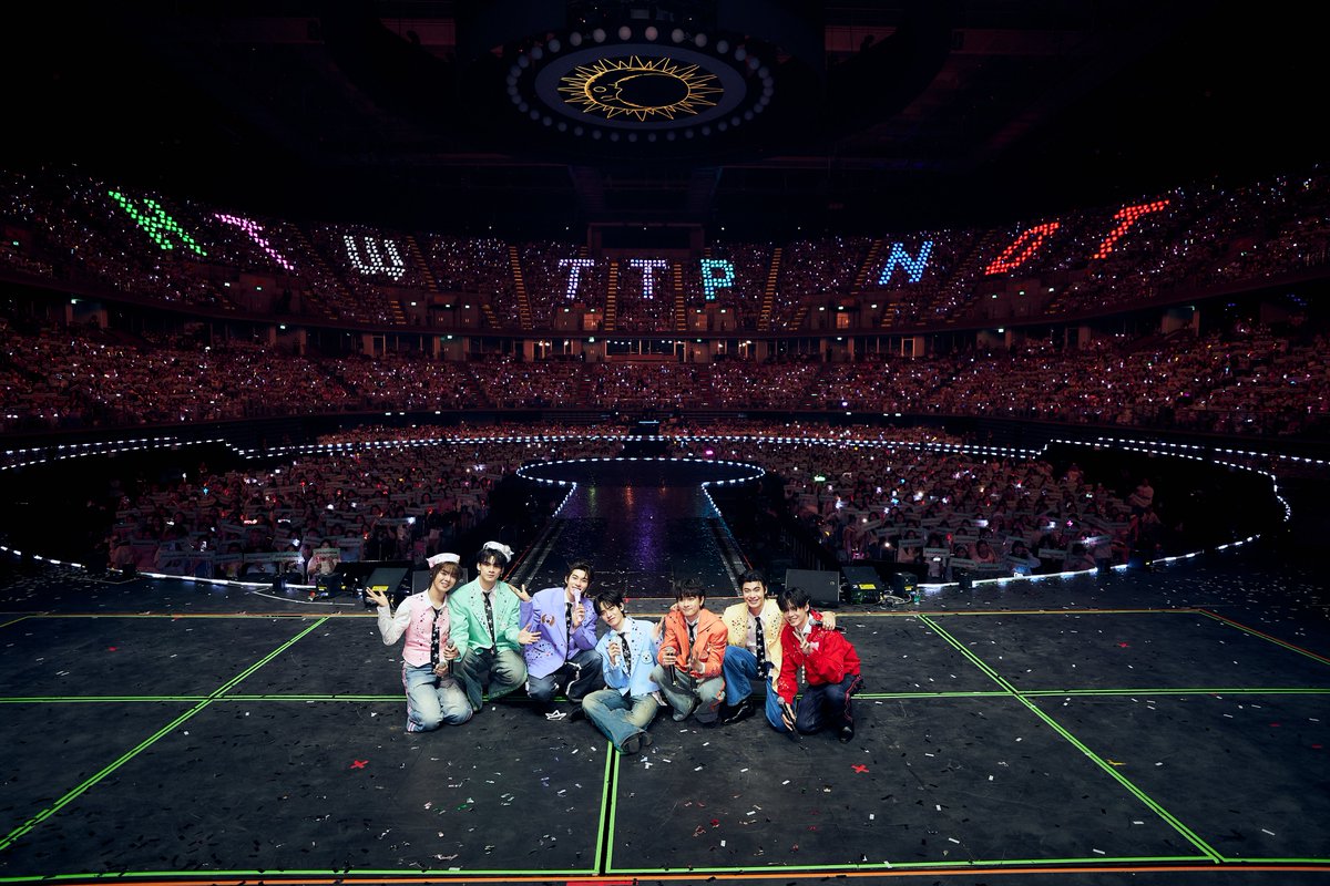DuangWithYou's tweet photo. ประมวลภาพโมเมนต์สุดประทับใจจาก 𝐃𝐔𝐀𝐍𝐆 𝐆𝐎 𝐑𝐎𝐔𝐍𝐃 𝐂𝐎𝐍𝐂𝐄𝐑𝐓 Presented by True5G 🎪✨ 

ขอบคุณคุณมามี๊ หม่าม้า ป่าปี๊ ป่าป๊า พี่สาว พี่ชาย ที่เข้ามาร่วมเป็นส่วนหนึ่งในความทรงจำอันสวยงามในครั้งนี้ พวกเรานักแสดง และทีมงาน ‘ด้วงกับเธอ Duang With You Series ’💕✨ ทุกคน ขอขอบคุณจากใจจริงค่ะ ✨

#DuangConcertDay1
#DuangConcertDay2