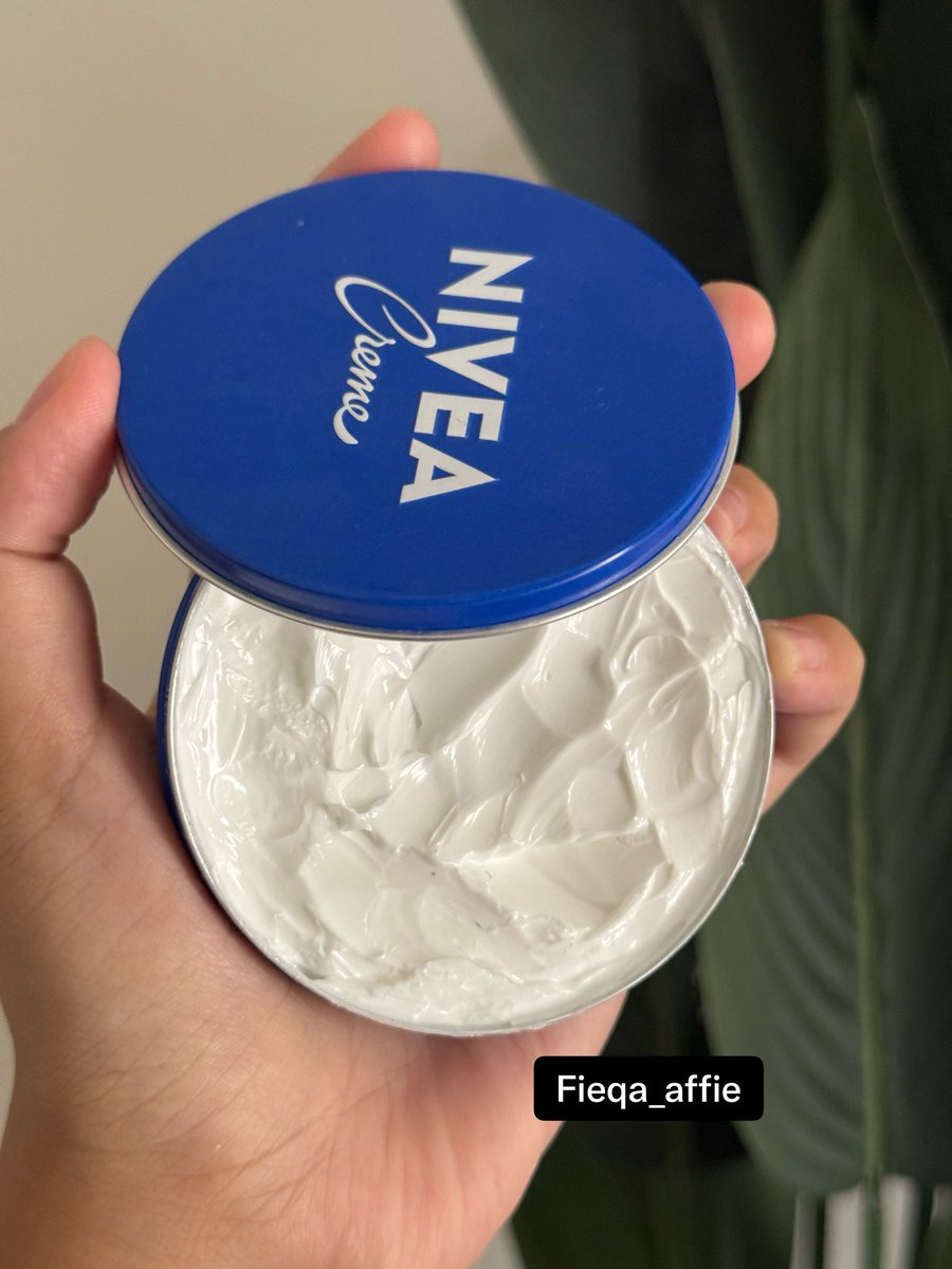 Fieqa_affie's tweet photo. PATUT LAA NAD ZAINAL CAKAP PAKAI GLYCOLIC ACID TONER DENGAN NIVEA TU FUNCTION GILA🫵🏼 SUMPAH TAK SCAM. Cerah bersih dah ketiak and lutut I weh. BOYS AND GIRLS yang nak naik pelamin tu tolong buat sental sikit ontot berkerak tu.  But please jangan salah steps! Nanti lg hitey🤣￼ https://t.co/2NW9Akx4SR