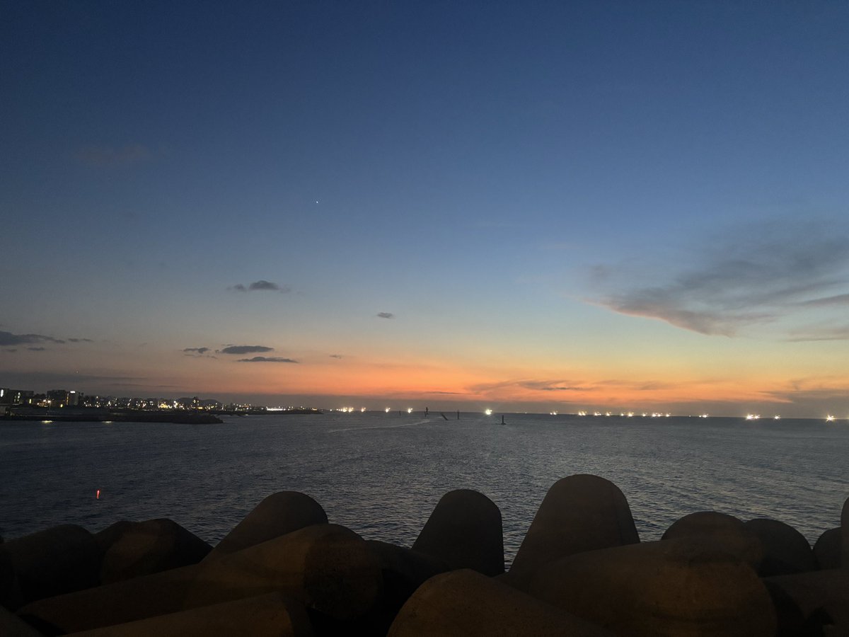 w9peeil's tweet photo. 제주바다 보고 가세요..😚🌊 https://t.co/MB3DJydHAv