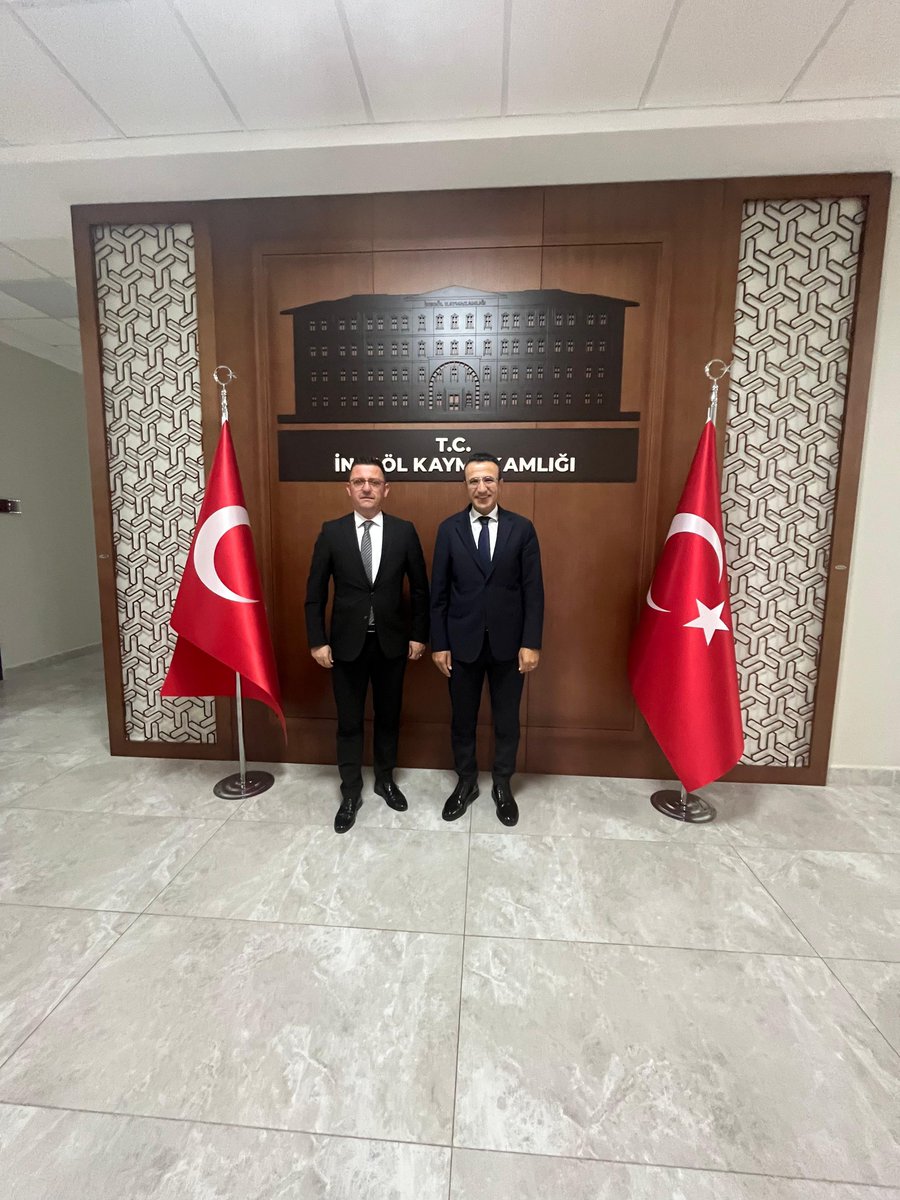 inegolkaymakam's tweet photo. Doğa Koleji Bölge Koordinatörü Kıvanç BARLAS Kaymakamımız Sayın Ayhan AKPAY’ı makamında ziyaret ederek yeni görevinin hayırlı olmasını dilediler. Nazik ziyaretlerinden dolayı teşekkür ederiz. @AyhanAkpay https://t.co/TbZ6S1bUGP