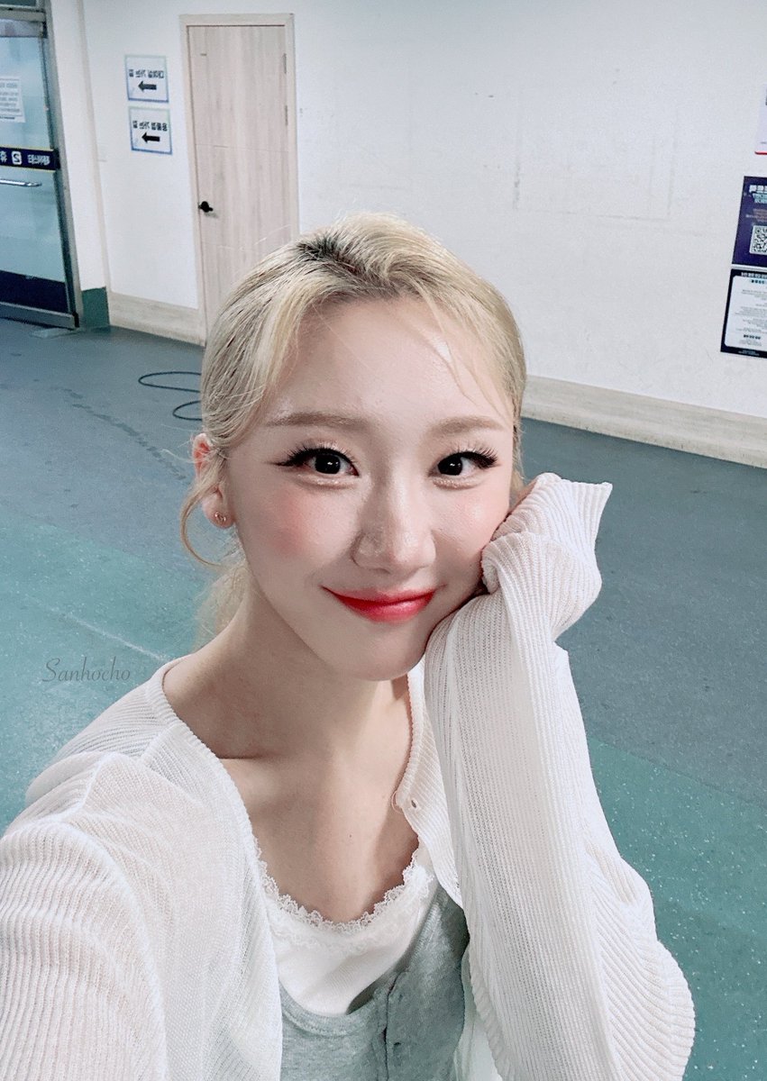 Sanhocho's tweet photo. 예림이 볼찌빵+예림이 일어나라 #김예림 https://t.co/1zf363DqnU