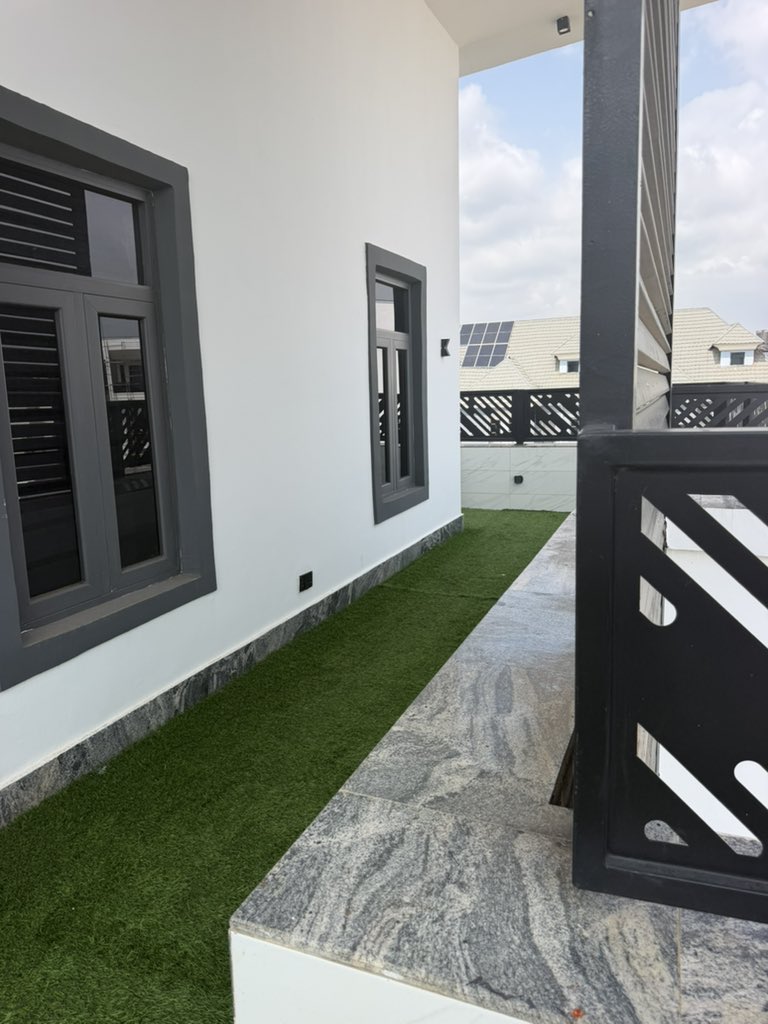 iamtolufx's tweet photo. There’s ONE unique thing on the rooftop of my mansion that I absolutely love.

Best guess wins… and if you know exactly what it is, I’ll credit you ₦1,000,000 straight.

Let’s see who actually notices the details. https://t.co/CERkrBWq4b