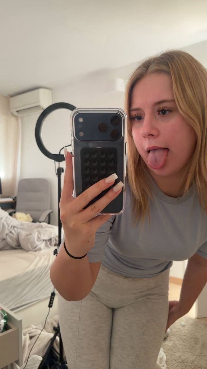 SandraSnowing's tweet photo. Vad föredrar du framifrån eller bakifrån?🤭 https://t.co/dZhE5ZqCdf