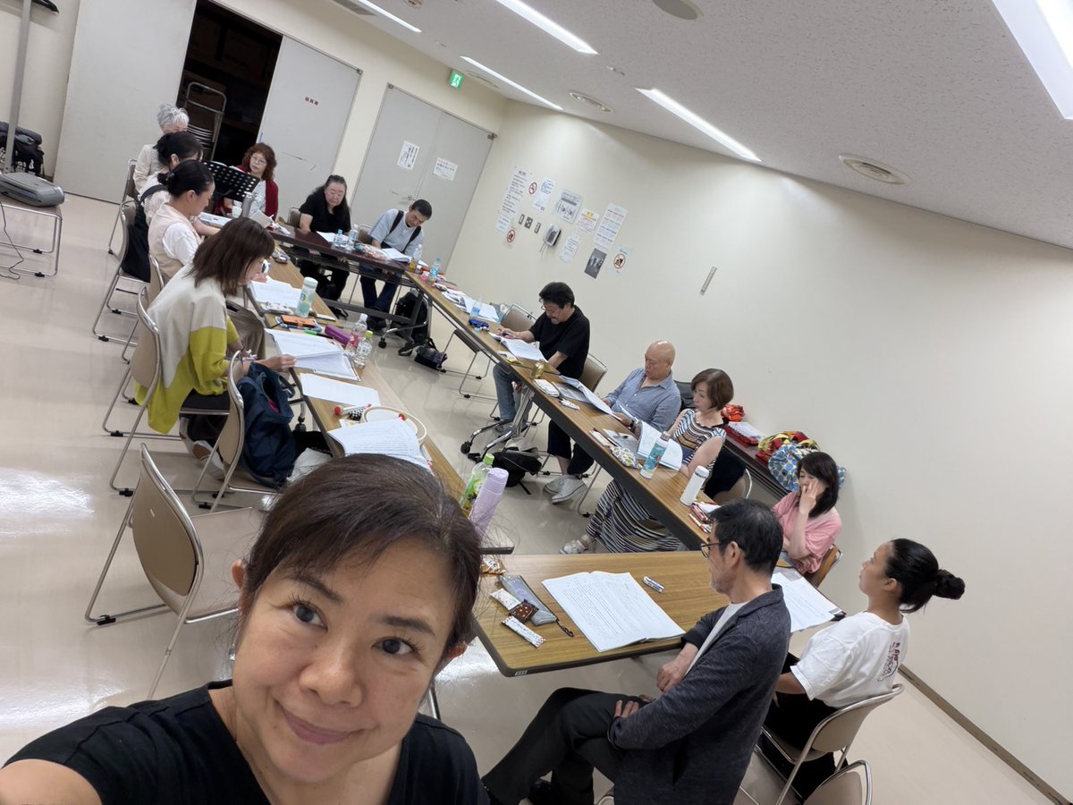 YESTERDAYVAR's tweet photo. 大島宇三郎さん、本格的に帯同＊＊
「火のようにさみしい姉がいて」
演出の明快な指針。役者たちはそのアドバイスを瞬時に解析・理解して体現することを求められる…Hard Work上等だ🌷　＃大島宇三郎　＃清水邦夫　＃エモーショナル朗読劇 https://t.co/Hem9pP3KNe