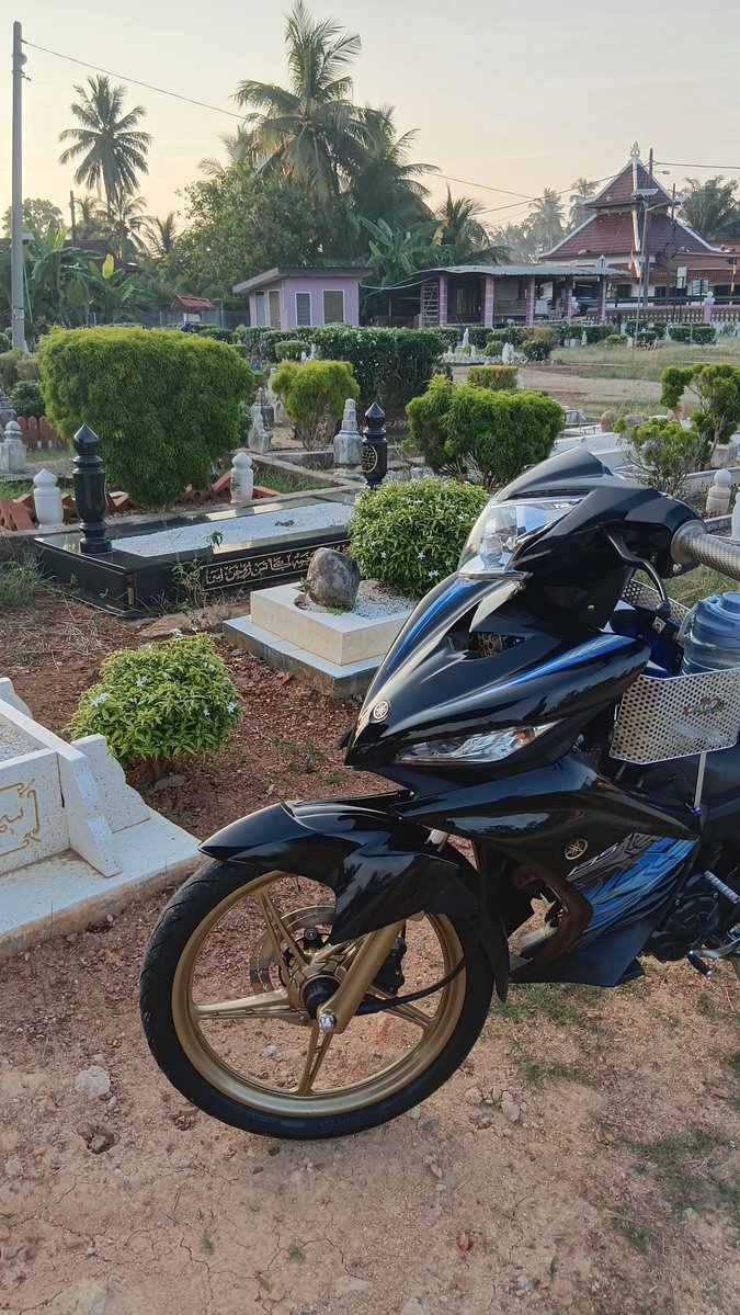 a_forAwisy's tweet photo. long time no see Al Fatihah abah (Kassim bin beram) rindu sangat.. https://t.co/FyaUHuwwuv