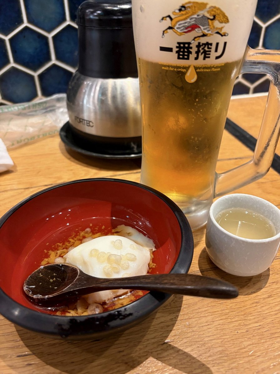 Meenah_mouse's tweet photo. ちなみに、お布施をすればするほど「◯」を積んでランクが上がります。
あと、同接の人には誰が投げ銭を投げたか分かります。
投げられない自分が惨めに思ったり、「みんな投げてるのにあなたは投げないの？」的な圧をかけて骨の髄まで搾り取ります。 https://t.co/D6igTIPGn3