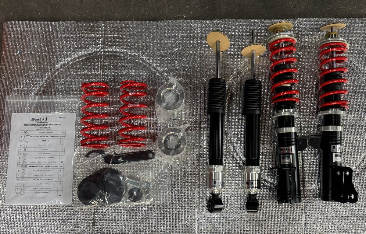 maron152dtm's tweet photo. パワーハウスDTMにてBBSLMマットゴールド装着完了です。
車高調はRSRにしました。
やっぱりホンダ車はホンダあるあるでした（笑）
最低地上高はディーラーに堂々と入れる9センチ確保してます。 https://t.co/GVln1mjkrZ