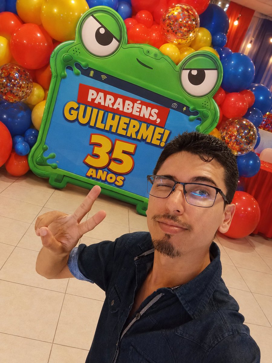 GuigaHarlott's tweet photo. Ontem foi dia de iniciar mais um ciclo.
Imagens modificadas com IA.

#35anos 
#16deagosto 
#leonino 
#recife https://t.co/83qHWzGFT1