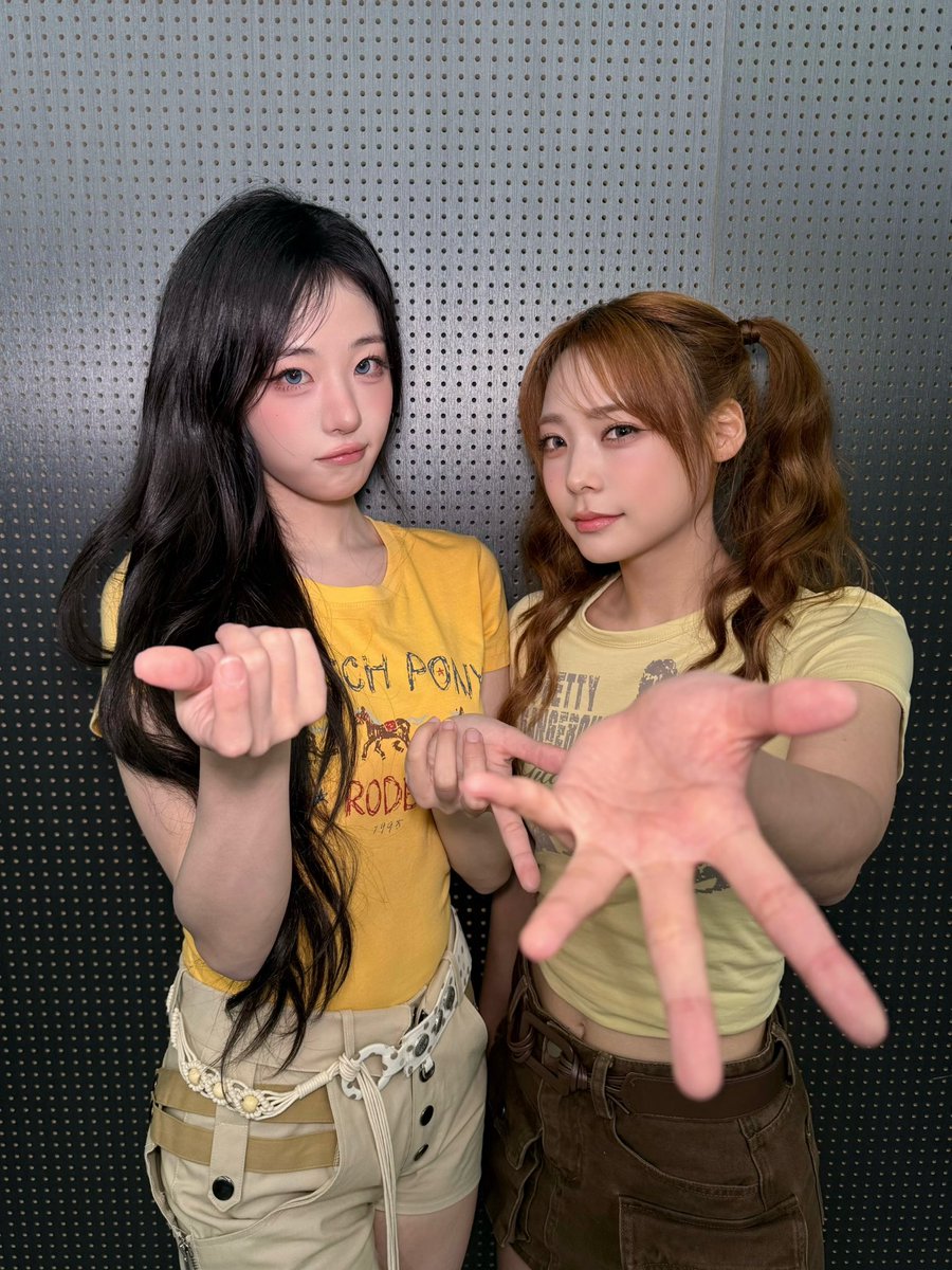 official_QWER's tweet photo. TFT 와일드 팬페스트 in 더현대 서울 🍃
멋진 무대 함께할 수 있게 해주신 라이엇게임즈와 바위게들 감사합니다! 

#QWER #와일드팬페스트 https://t.co/0nyabuw3wj