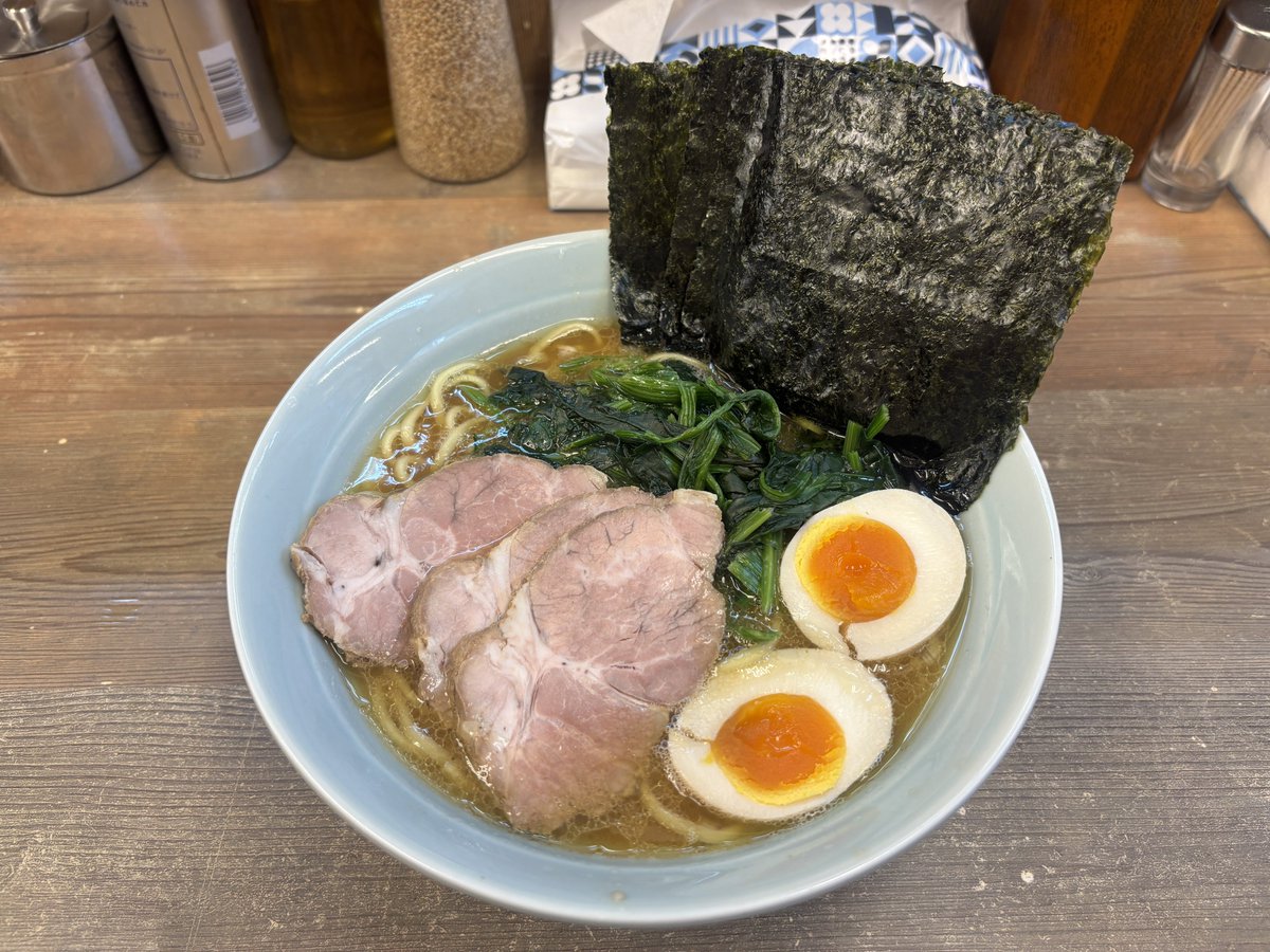 oshida_mitsuki's tweet photo. ツアー頑張るぞー！の気持ちで食べた😻
 #ニアジョイらーめん部 🍜🍜 https://t.co/AhrEGGBQNe