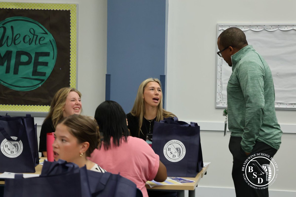BSDk12's tweet photo. Last week, we welcomed our newest employees during New Employee Orientation! We’re excited to have you join Team BSD and grateful you’ve chosen to share your talents with our students, schools, and community. Welcome to BSD! #Proud2bBSD #StrongSchoolsStrongCommunity https://t.co/pVKmuEMkr2