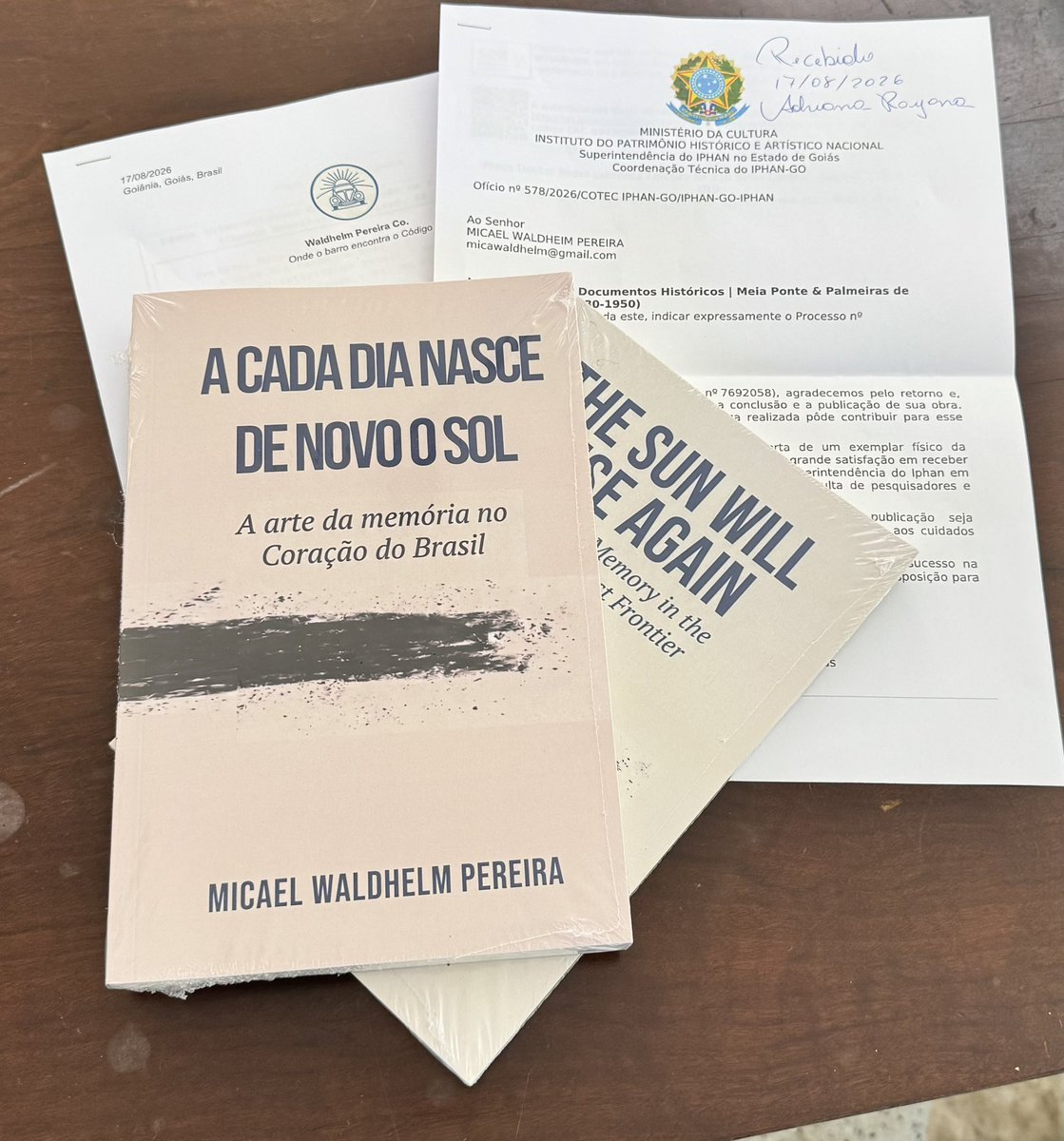 WaldhelmPubCo's tweet photo. Hoje nosso livro foi acolhido pela biblioteca do Iphan Goiano, se tornando referencial técnico de pesquisa sobre a história de Goiás e do Brasil Central. 

Uma honra visitar esse espaço de preservação histórica em meio a nossa missão de fundir o barro com o código. https://t.co/ZotBU0et1K
