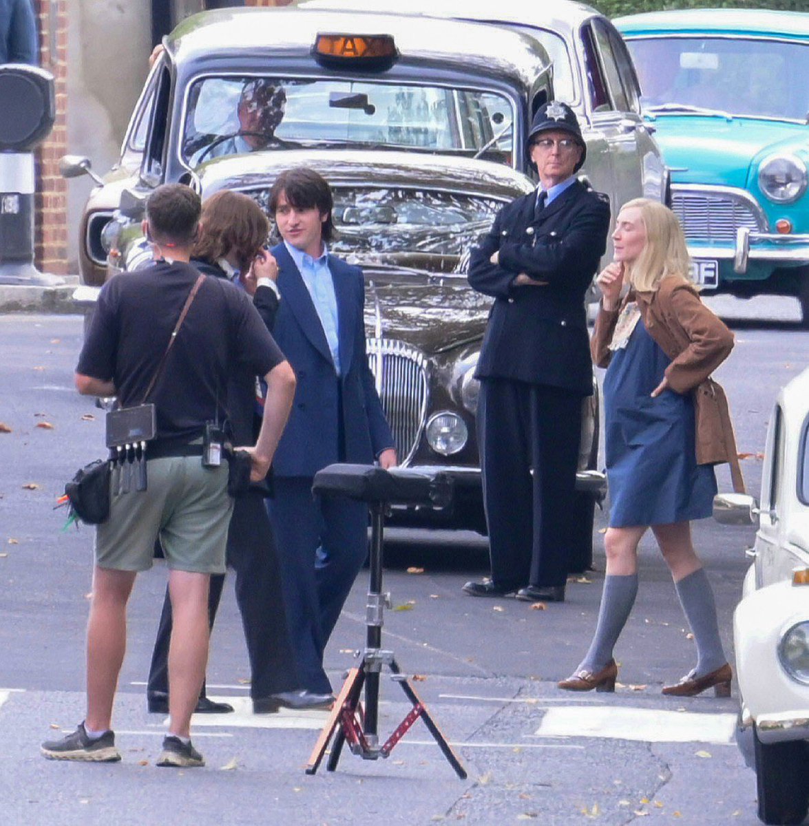 saoirsefiles's tweet photo. Saoirse Ronan and Paul Mescal on the set of ‘THE BEATLES’ biopics https://t.co/hbvfF7Ngzz