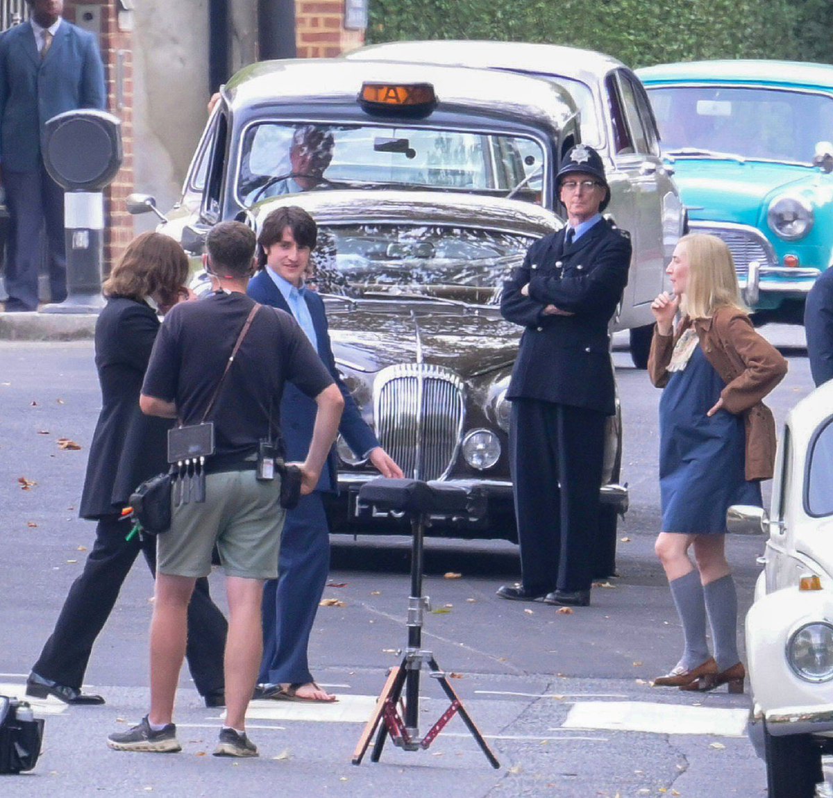 saoirsefiles's tweet photo. Saoirse Ronan and Paul Mescal on the set of ‘THE BEATLES’ biopics https://t.co/hbvfF7Ngzz