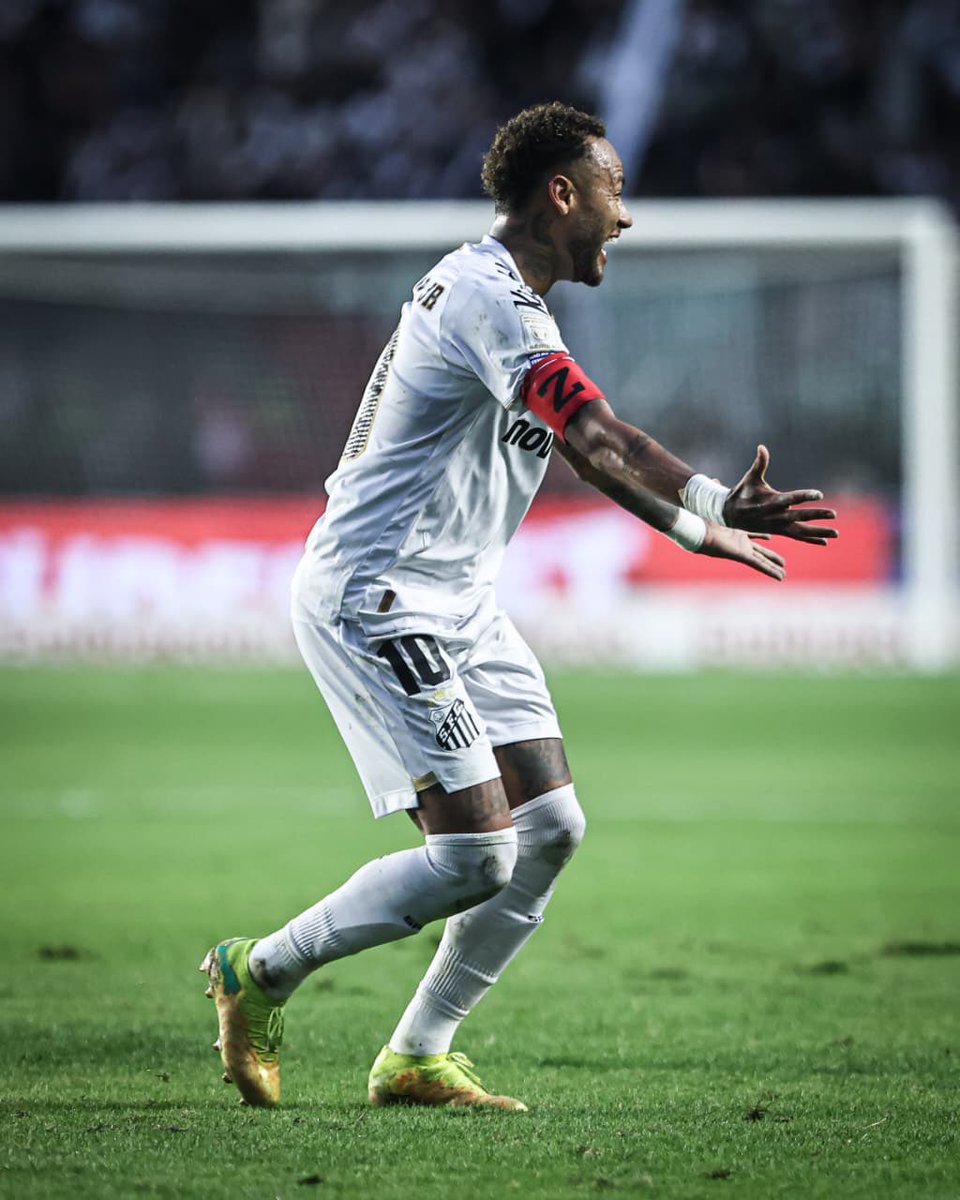 SantosFC's tweet photo. Impossível negar esse abraço! 🫂🤍🖤 https://t.co/HBBWdv4UbN