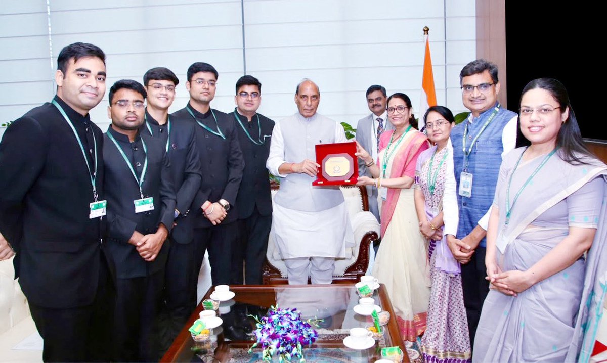 DefenceMinIndia's tweet photo. Raksha Mantri Shri @rajnathsingh interacted with the Officer Trainees of the Indian Defence Estates Service (2025 Batch), undergoing training at the National Institute of Defence Estates Management (NIDEM). 

Raksha Mantri emphasised the role of public servants in meeting the evolving aspirations of the citizens. He said civil servants must play a major role with utmost ‘Seva Bhav’, delivering the services in a people-friendly manner. He added that the officers should meet people regularly and listen to their grievances to understand their concerns and instill a sense of assurance.

https://t.co/2JccCUOGaw