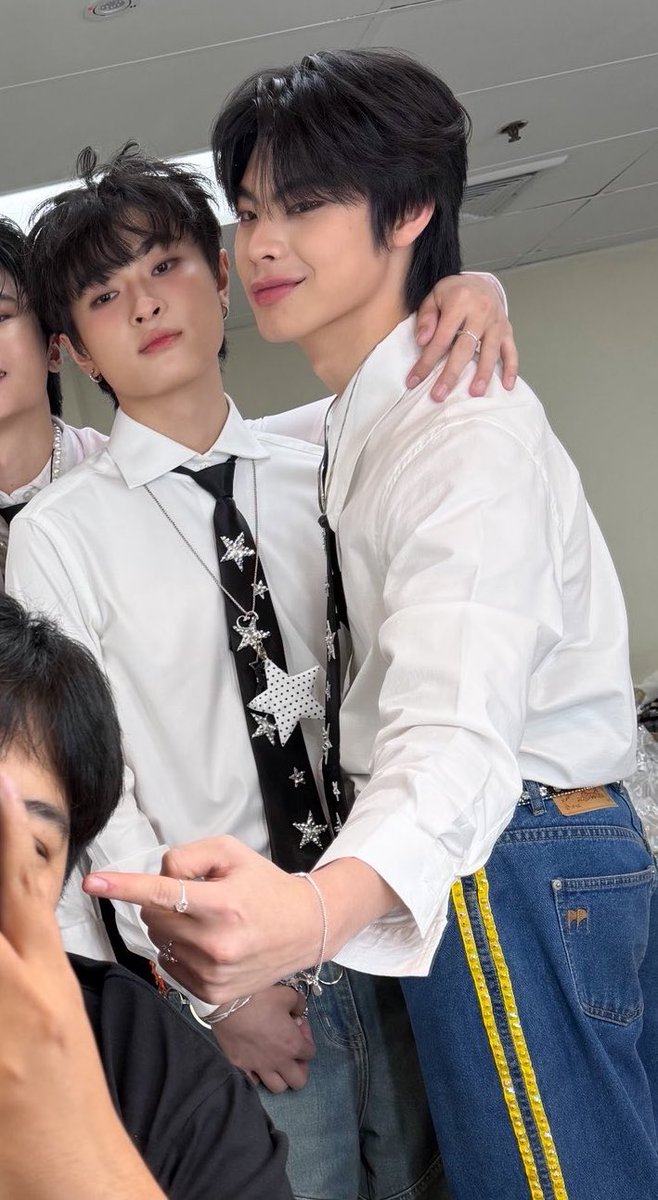 luvkimgy's tweet photo. AND they’re fine asf 😭😭😭

#tthi_eks #waavetnp
#WAVEfoundTHEEone
#Theewave #ธีร์เวฟ https://t.co/yqySGIIwaR