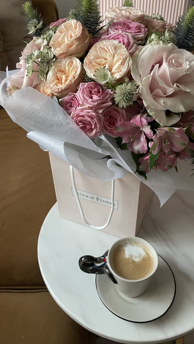 fatima_ebrahim1's tweet photo. - إني أميل الى الجَمال فِي كُل شيء 
للقهوة للورد❣️🕊️ https://t.co/kwW3i1kb92