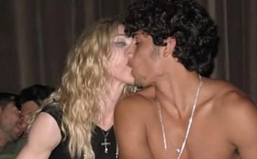 TrendMediaHQ's tweet photo. Madonna partying in Brazil during her Sticky &amp; Sweet Tour, shortly after finalizing her divorce, 2008. https://t.co/f67QUdKeKc