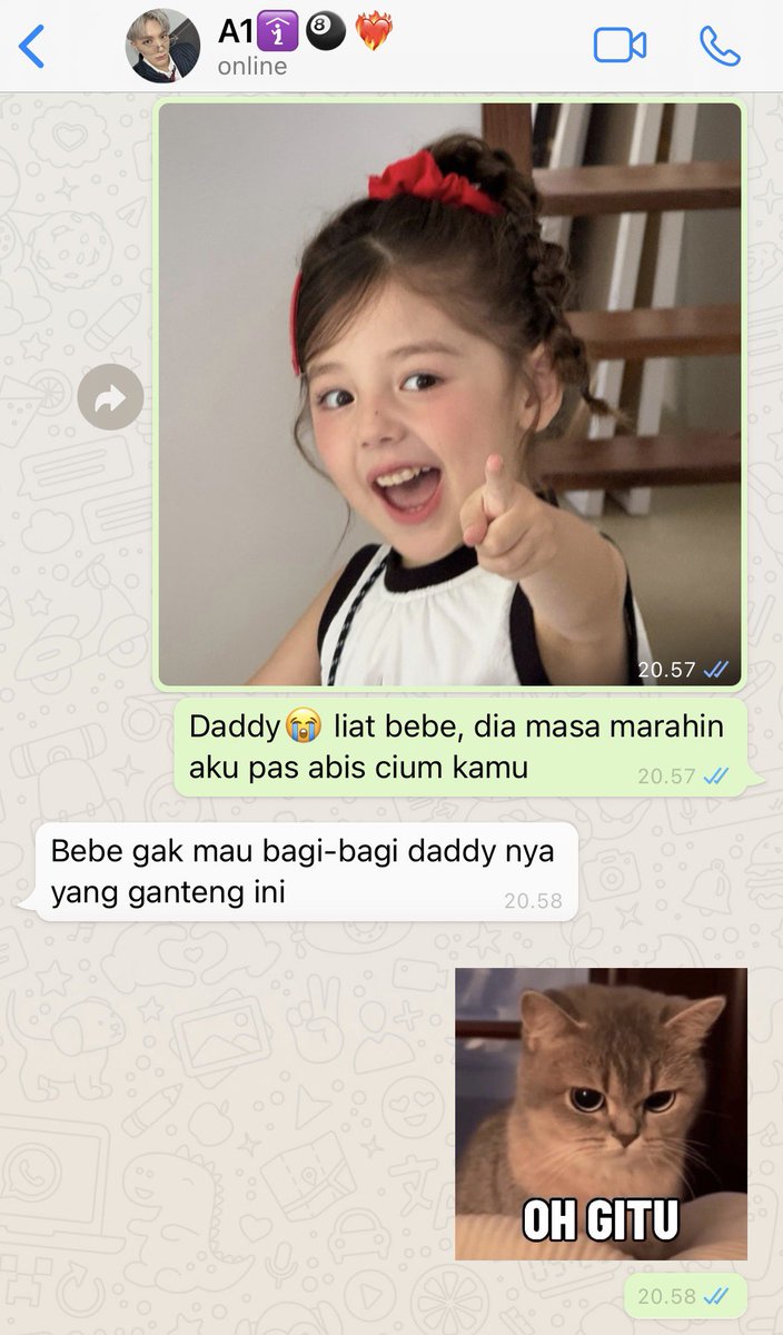 reversessoul's tweet photo. bebe cemburu ke mommy https://t.co/gkSSWrYKUC