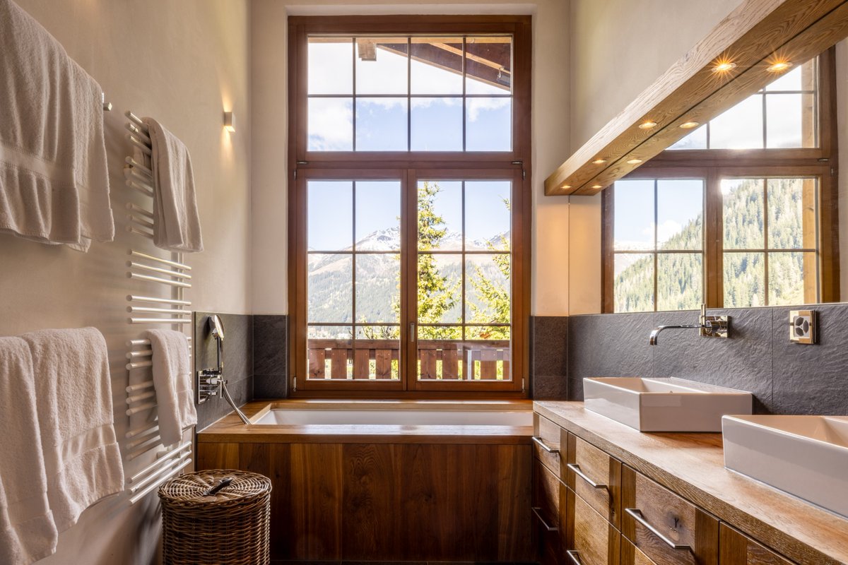 ChristiesHomes's tweet photo. A private alpine retreat in the heart of Davos. With 231.5 m² of beautifully renovated living space, this is mountain living at its finest. See more: https://t.co/7mYKFiPkUX

Listed by Thierry Goetz with Wüst und Wüst Christie's International Real Estate https://t.co/l2LmTfBmFI