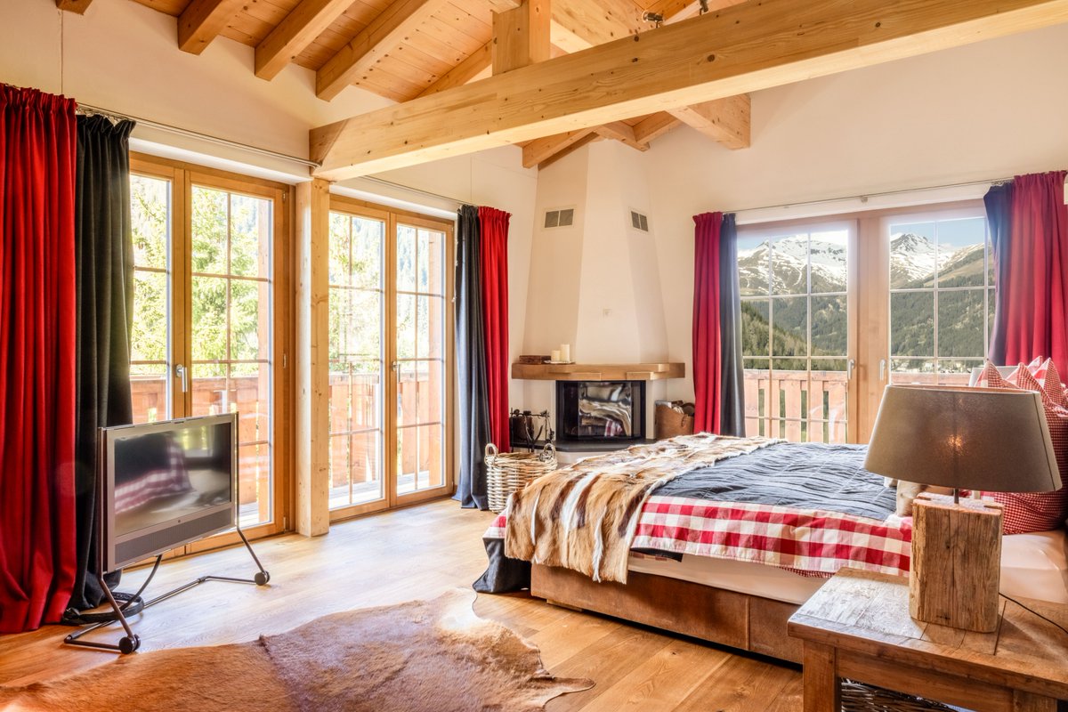 ChristiesHomes's tweet photo. A private alpine retreat in the heart of Davos. With 231.5 m² of beautifully renovated living space, this is mountain living at its finest. See more: https://t.co/7mYKFiPkUX

Listed by Thierry Goetz with Wüst und Wüst Christie's International Real Estate https://t.co/l2LmTfBmFI