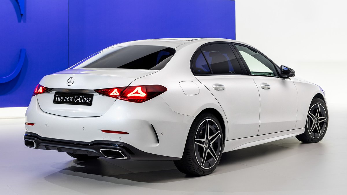 carwowuk's tweet photo. REVEALED: The updated Mercedes-Benz C-Class!

⭐️ New illuminated grille with a full chrome surround!
🗣️ MBUX Virtual Assistant & Google Maps integration!
🔌 C 400 e delivers 395hp & 650Nm!
📡 Packed with up to 10 exterior cameras, 5 radar sensors, and 12 ultrasonic sensors!
💰 Orders open tomorrow from €48,844!

Are you picking this over the BMW 3 Series? 👀