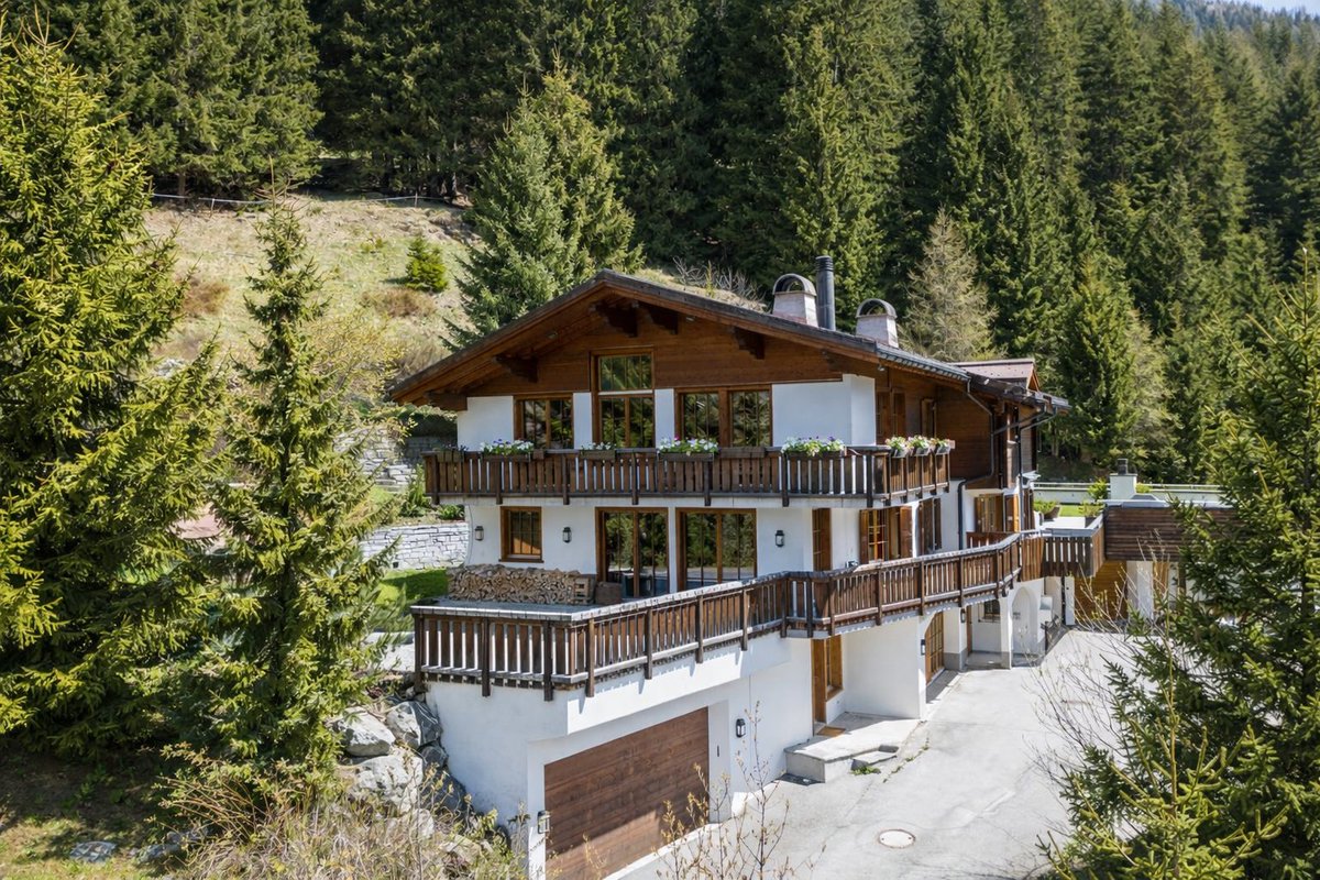 ChristiesHomes's tweet photo. A private alpine retreat in the heart of Davos. With 231.5 m² of beautifully renovated living space, this is mountain living at its finest. See more: https://t.co/7mYKFiPkUX

Listed by Thierry Goetz with Wüst und Wüst Christie's International Real Estate https://t.co/l2LmTfBmFI