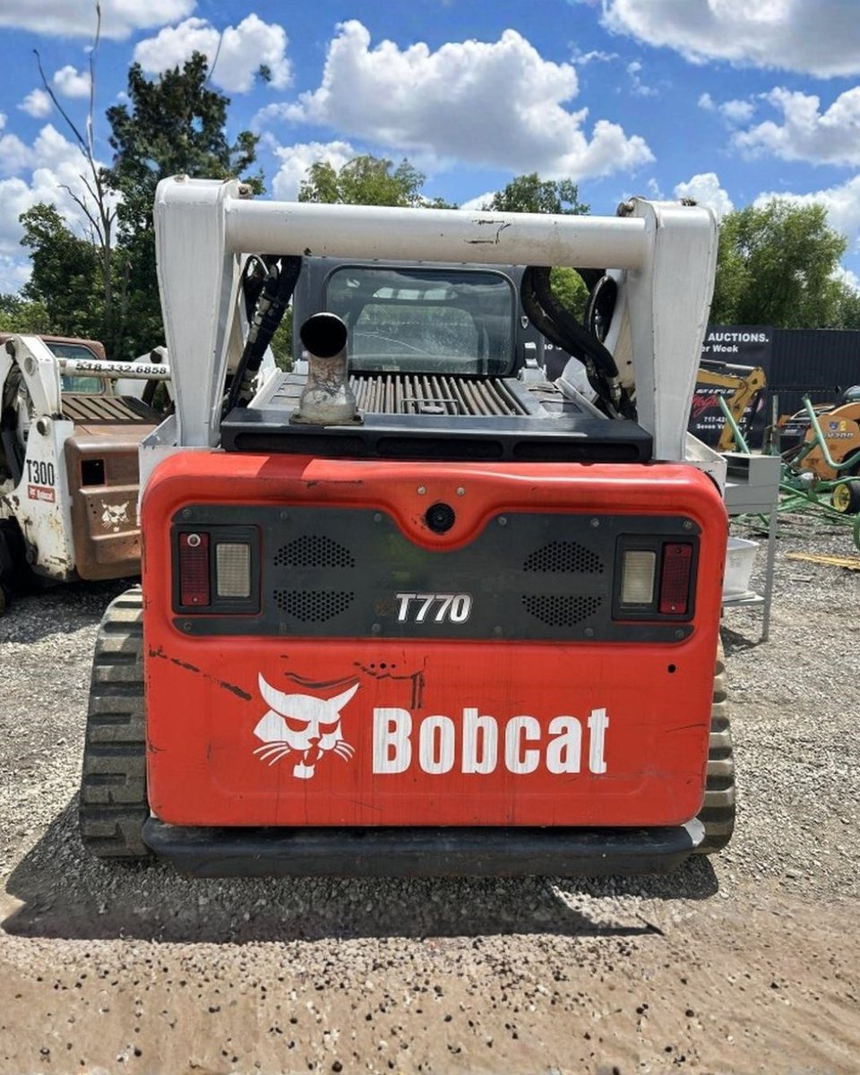 AuctionValues's tweet photo. $36,550 — that's the result. 💰

A 2022 Bobcat T770 track skid steer recently sold at auction, giving us another real-world look at current equipment values. 

Get even more results like this at https://t.co/nK1HqLf1GA
#AuctionResults #RecentlySold #Bobcat https://t.co/PYYZEoE4TK