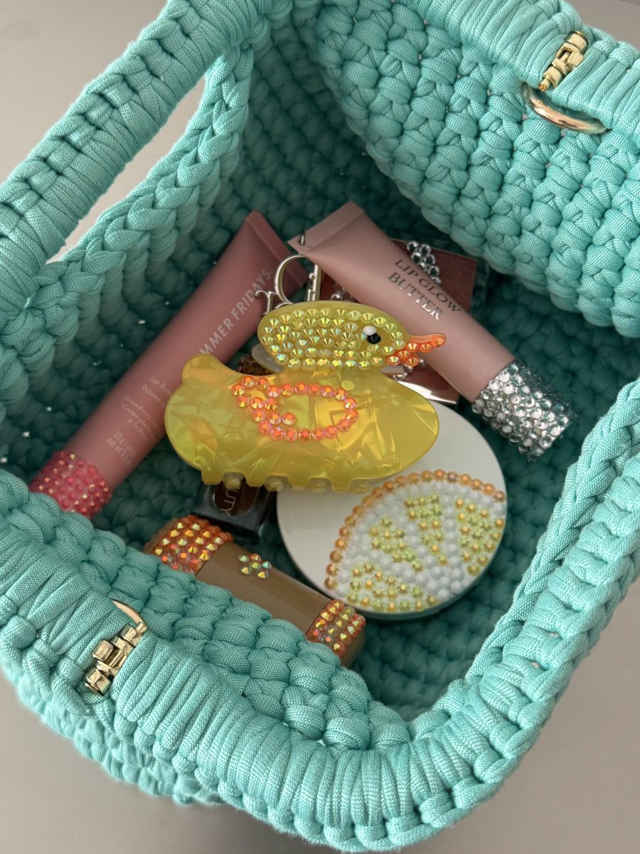 gllamorrs's tweet photo. Ideas for bedazzleing 🌺🍊🪽 https://t.co/GXOI5vuprn
