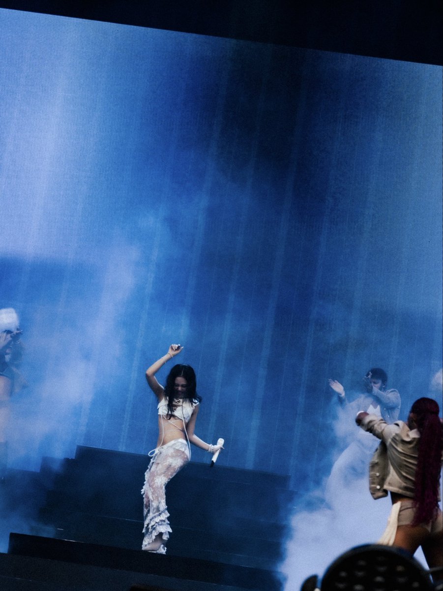oddatelier's tweet photo. The perfect ending to an unforgettable festival run. Thank you, Osaka 💙 @summer_sonic 

#JENNIE #제니 #OA https://t.co/485aHmh7Ao
