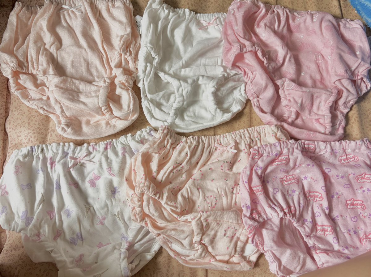 04xm0y's tweet photo. 新しい下着買いました^ ^
ほぼ女児パンツだけど笑
女装生活はじめの一歩は下着女装から\(//∇//)\
毎日着る！ https://t.co/jTmdfQqP68