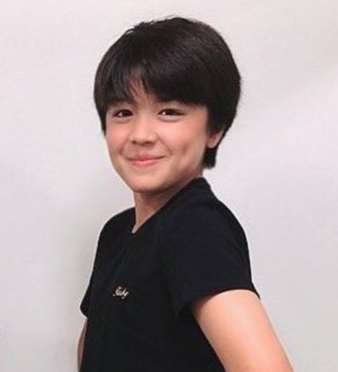 makiification's tweet photo. still the same smile :( https://t.co/9xlYb4YZ38