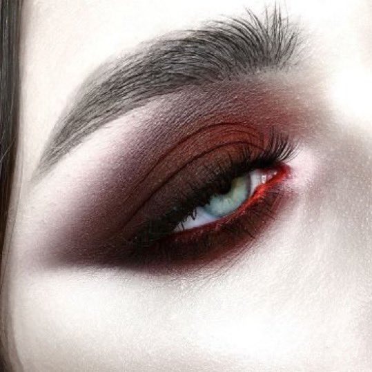 _rusticdaydream's tweet photo. cute gothic eye makeup https://t.co/Paa6337YW3