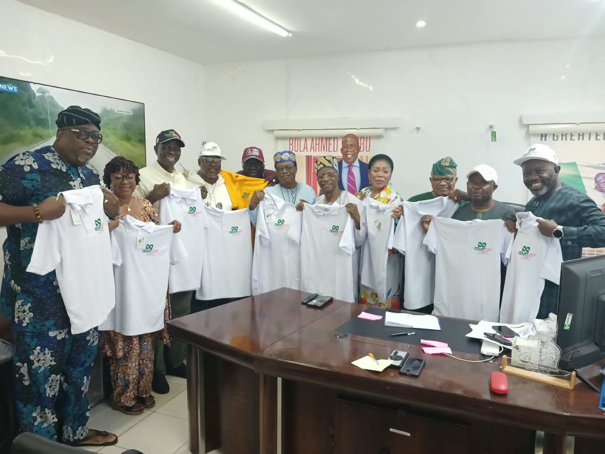 GrassrootMT's tweet photo. DG GMT PRESENTING GMT T SHIRTS TO THE DIRECTORS https://t.co/P5q4hlTqsR