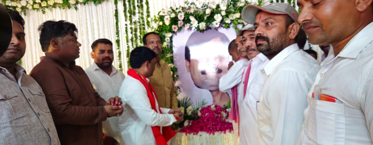 brajeshlodhee's tweet photo. आज रामदास उत्सव गार्डन लुहन्ना चौराहा इटावा पर सदर इटावा से लगातार तीन बार विधायक रहे जन जन के लाडले व लोकप्रिय पूर्व विधायक स्वर्गीय महेंद्र सिंह राजपूत जी की पुण्यतिथि के कार्यक्रम में सम्मिलित होकर श्रद्धा सुमन अर्पित किए।

श्रद्धेय महेंद्र सिंह राजपूत जी अमर रहे 🙏🙏🙏🙏🙏 https://t.co/IBM87T8CBx
