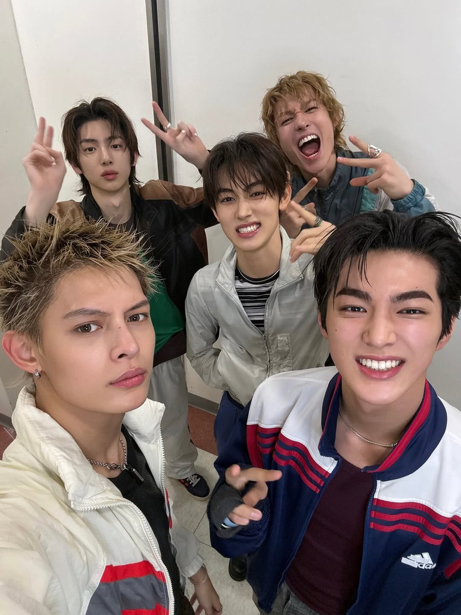 cortisinawvrse's tweet photo. HASTAG PARTY ❤️‍🔥

COER ! ayo naikain ht di bawah ini buat ngerayain 1st annivarsary CORTIS ‼️

#코르티스코어_일주년을_축하해
#FirstYearOutsideTheLines
#CORTIS #코르티스 https://t.co/4w1A0AolMD