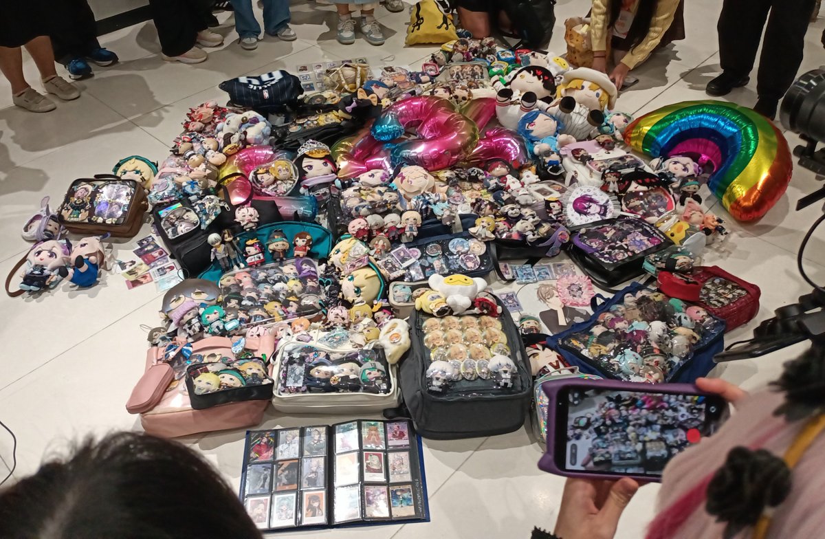 flakesnpie's tweet photo. i was so happy attending the niji fan meetup and seeing everyone with their papes and itabags 🥹🫶

#NIJIkaiPH #NIJIkaiPH2026
#OshiCon2026 #Oshi2Ü https://t.co/1BLAywHh1l