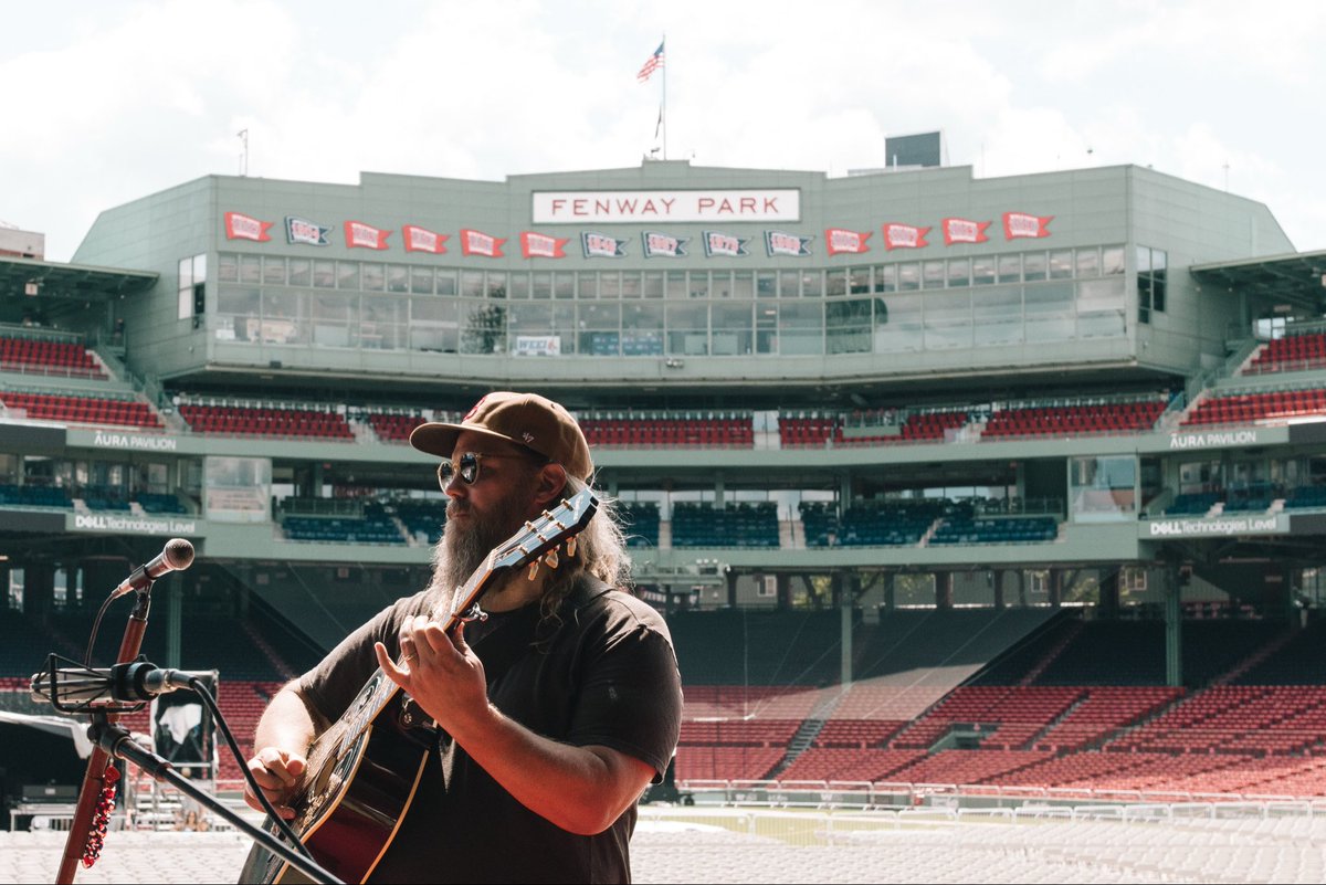 ChrisStapleton's tweet photo. Boston, MA • 8.14.2026

📸: @andybarron &amp; Mary Caroline Russell https://t.co/05j2Oflpey