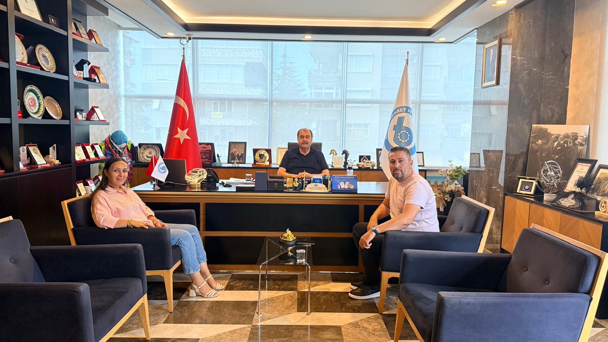 VeBucak's tweet photo. Odamız Üyesi, Bekir Işık Sigorta Aracılık Hizmetleri iş yeri sahibi Bekir Işık ve Serbest Muhasebeci Mali Müşavir Zeynepgül Ayaz Işık, Bucak Ticaret ve Sanayi Odası Yönetim Kurulu Başkanı Hasan Yalçın Meçikoğlu’nu makamında ziyaret etti. https://t.co/5mvqFTz9Gl