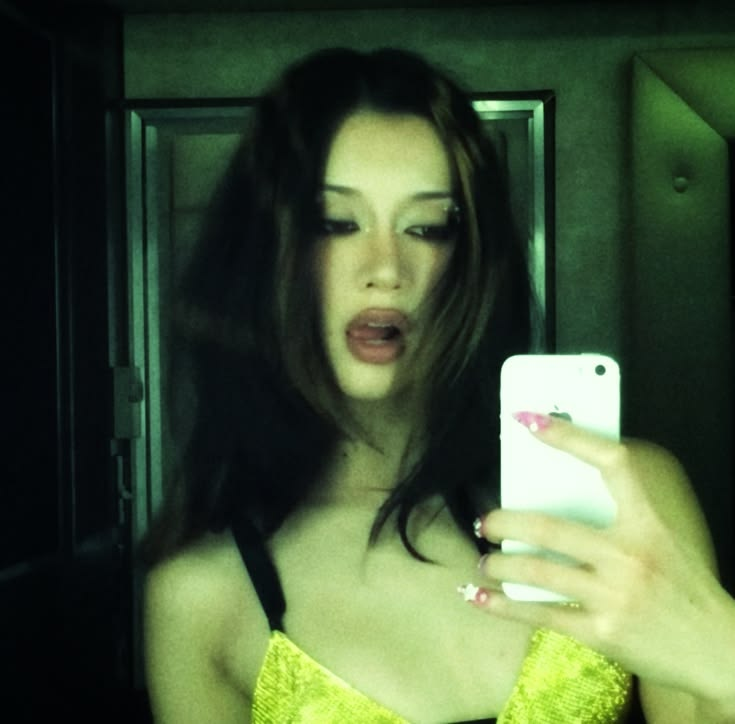 winterwllover's tweet photo. :¨ ·.· ¨:  🖤 #promotwt #moothunt
`· . ୨ৎ Dia 2 buscando mutis                   15 | she/her | 📷                 ────୨ৎ───���  ✦  ꒰ cw: 55 kg ~ gw: 47kg .ᐟ ✦  ꒰ #edrtwt #kpopedtwt #venttwt ✦  ꒰ follow = instant follow back 🪽 ˚ ༘ ೀ⋆｡˚  ♡ / ↻ https://t.co/XrKhvVT8jo