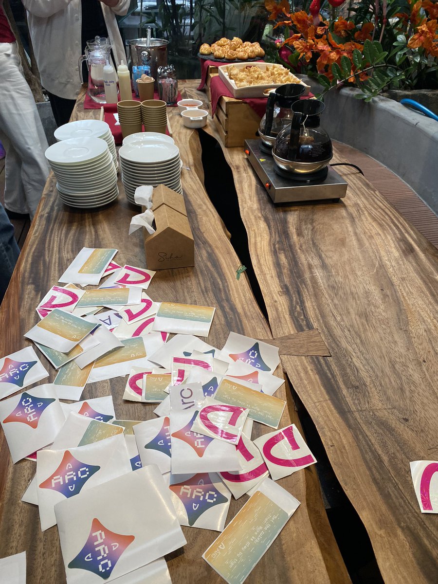 CoresCrypto's tweet photo. Một buổi meetup thật đáng nhớ, mọi người ai cũng dễ thương và nhiệt tình hết ạ.
Đặc biệt mình xin chân thành cảm ơn team Hà Nội mặc cho khoảng cách xa và tham gia nhiều sự kiện nhưng các bạn vẫn chuẩn bị chu đáo và tạo được không gian gần gủi ấm cũng cho ae chia sẽ với nhau về @arc cũng như là những câu chuyện đời thường khác.
@Lecter_XFinance @0xhieuxyz @LilyHoang210 @imkientrinh