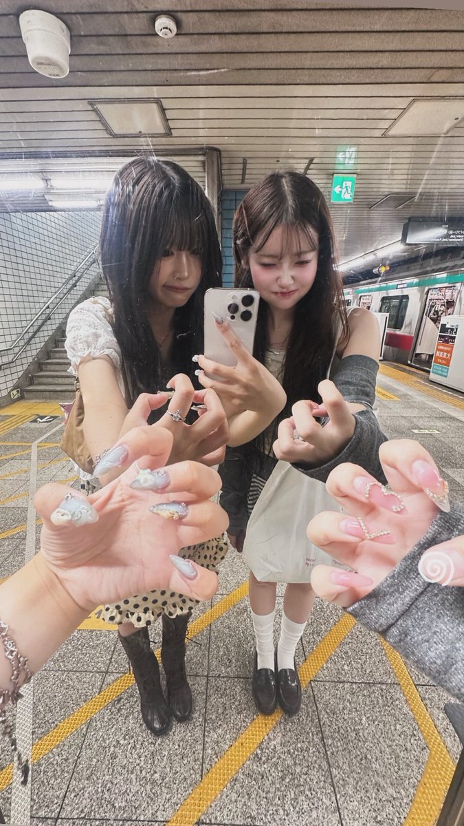 ll09ll033's tweet photo. 🐈‍⬛🐈 https://t.co/eajS10YrTs
