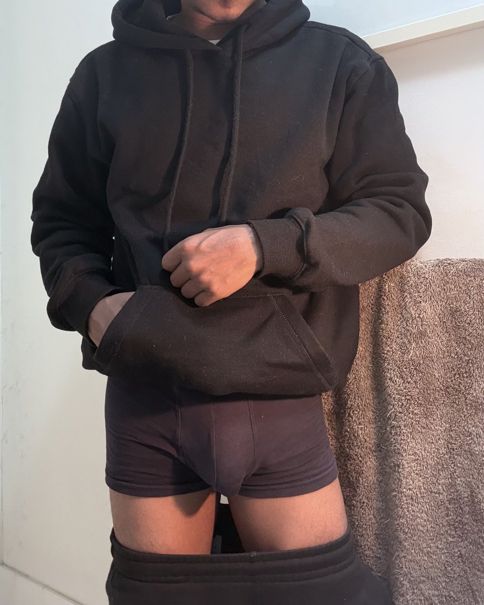 DesiPenis's tweet photo. #desiboy #hot #Sexy #horny #nude #naked
#desioz #sweatpants #dickprints #bulge #speedo #desicock #desidick #cutcock #cutdick #Speedo #browncock #desiguy😈 https://t.co/oD2P4BIbrX