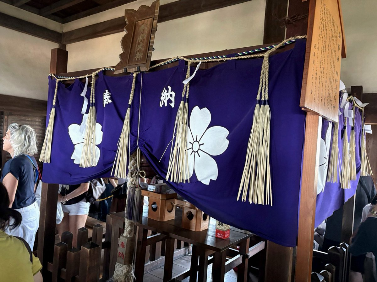 paulitamt98's tweet photo. 他のオタクと触れ合っていて、いまだに「アイドル（という形態）」が好きなのかはわかっていない
特に（広義の）ロックが苦手なわたしにとって、そのおんがく、エンタメ性があっていないと耐えられないのは、アイドルの如何を問わず共通しているから https://t.co/TEJ3Cap2ST